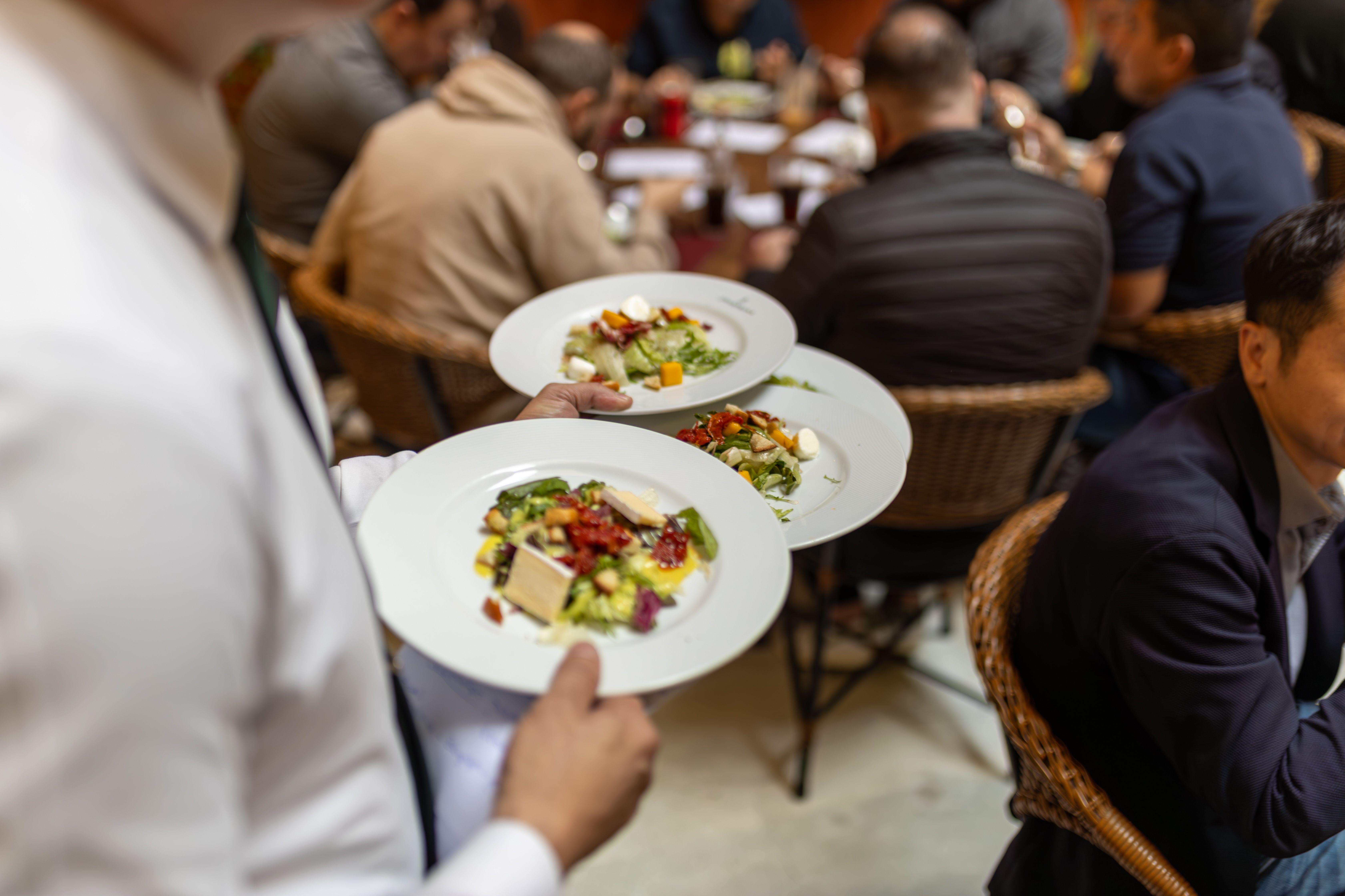Cena aziendale: idee, location e budget per stupire il team